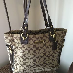 Coach Signature Gallery Tote Authentic!