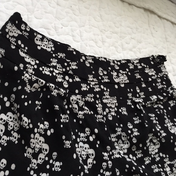 Shorts - Picture 2 of 4