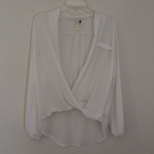 White flowy open front top 🌟