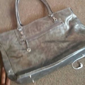 Attention beautiful space they or silver bag???