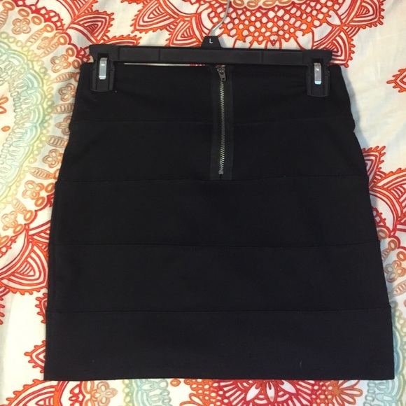 Mini skirt - Picture 2 of 2