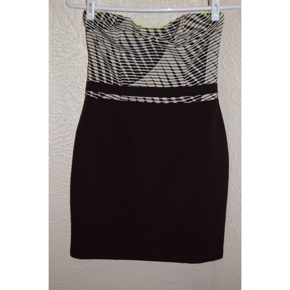 🍐Black mini-dress with lime green zipper detail🍐