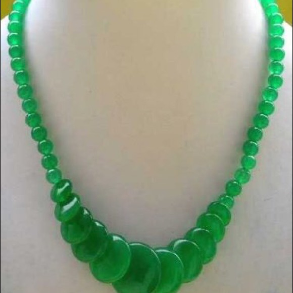 Deep green glass beaded necklace