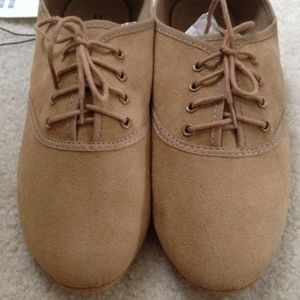 BRAND NEW beige shoes