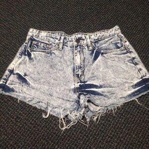 NWOT, high waisted denim shorts 😘😘😘