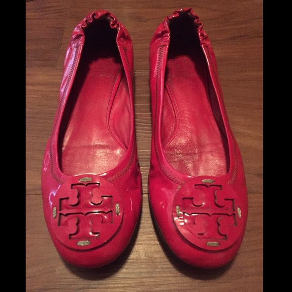Tory Burch Reva Patent Logo Flat in Orchid Pink