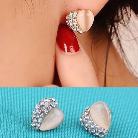 Jewelry - Heart Studs ❌SOLD❌