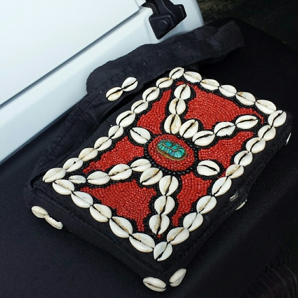 Black handbag with Seashells long strap