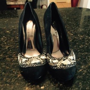 Gianni Bini heels size 6
Color black
Worn once
