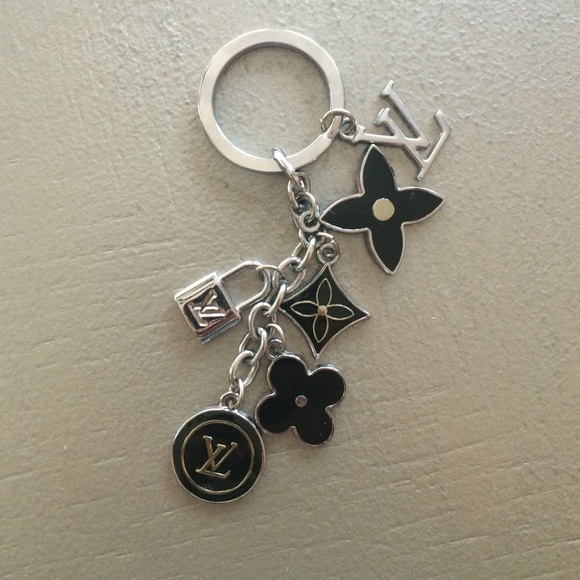 LOUIS VUITTON KEY CHAIN