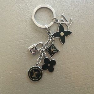 LOUIS VUITTON KEY CHAIN