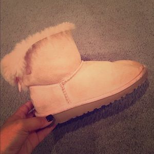 Pink Bailey bow uggs! Need to be cleaned!