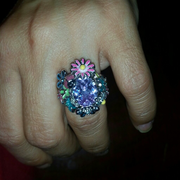 Ring - Picture 3 of 3