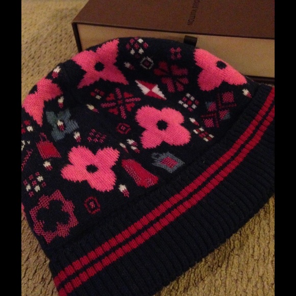 🌺Louis Vuitton Beanie🌺✋🏻Sold - Picture 4 of 4