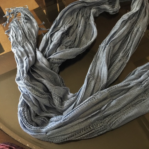 ❌ SOLD ❌ Forever21 blue scarf - Picture 2 of 2