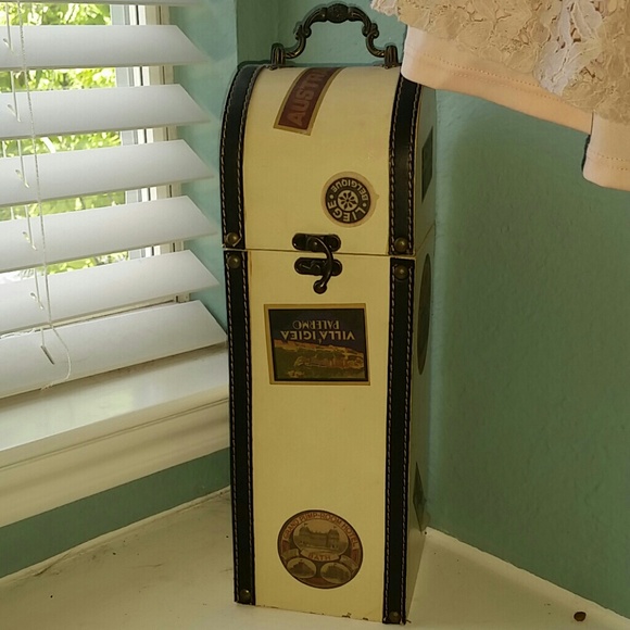 Traveler esque decoration