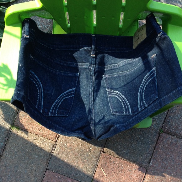 BUNDLED💥Hollister dark blue jean shorts 💫 - Picture 3 of 3