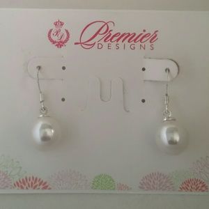 Premier Designs Companion pearl drop earrings