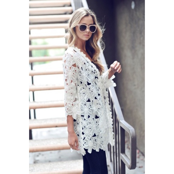 🚫SOLD Ivory embroidered lace kimono - Picture 2 of 3