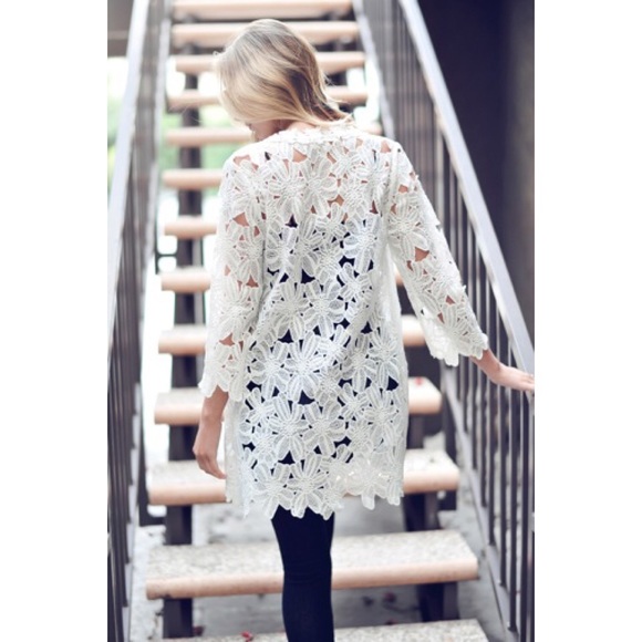 🚫SOLD Ivory embroidered lace kimono - Picture 3 of 3