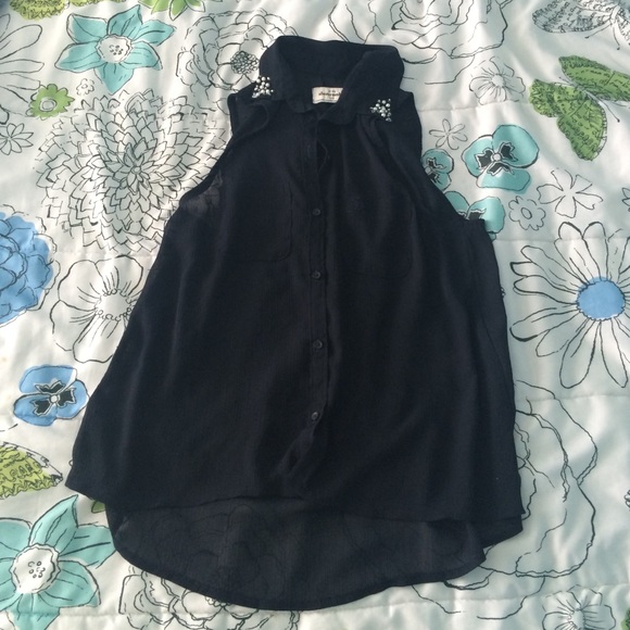 Abercrombie and Fitch top