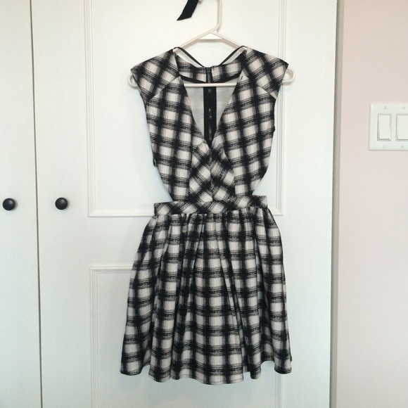 Structured waist cut-out dress - Akira Chicago