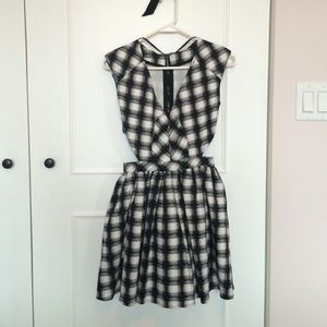 Structured waist cut-out dress - Akira Chicago