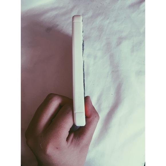 PINK Victoria Secret iPhone 5/5s - Picture 3 of 3