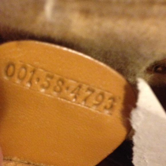 More photos of Gucci bucket bag.