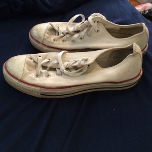White converse low tops