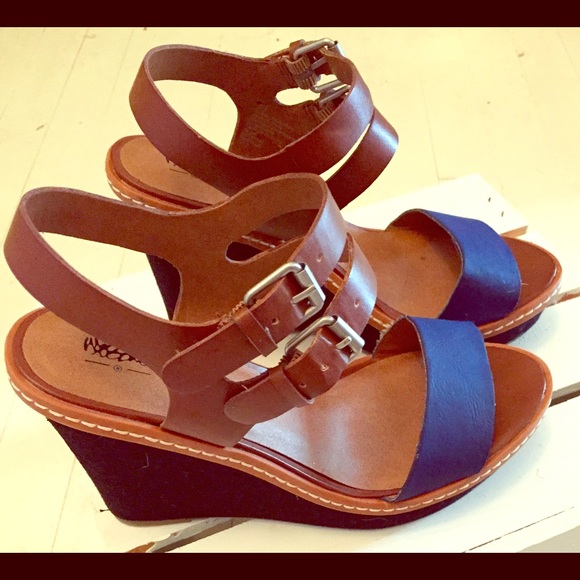 Color-Blocked wedges.