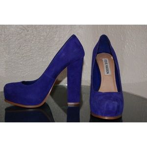 Steve Madden suede, indigo pumps.