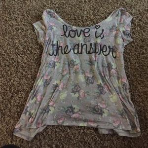 Cute shirt with bows in back