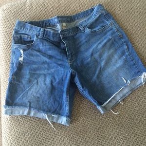 Denim med-wash shorts