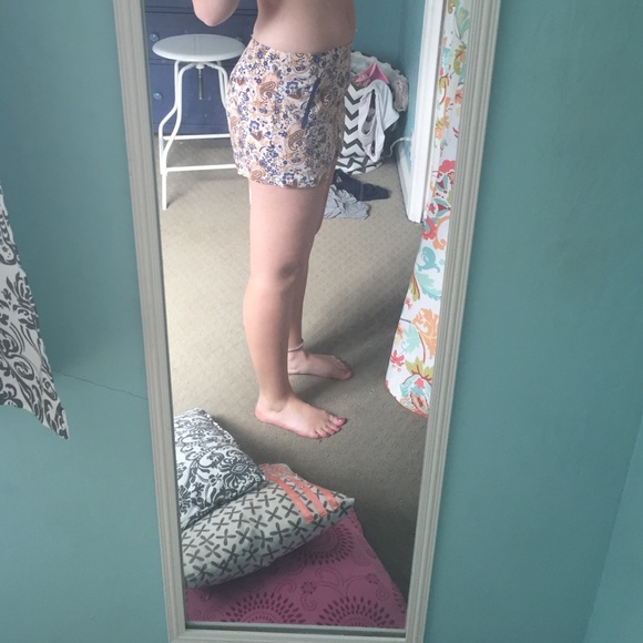 Patterned shorts - Picture 3 of 3