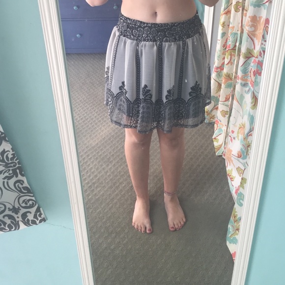 American Rag skirt - Picture 2 of 3