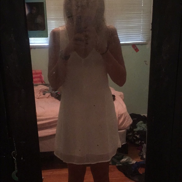 size M short white dress - Picture 3 of 4