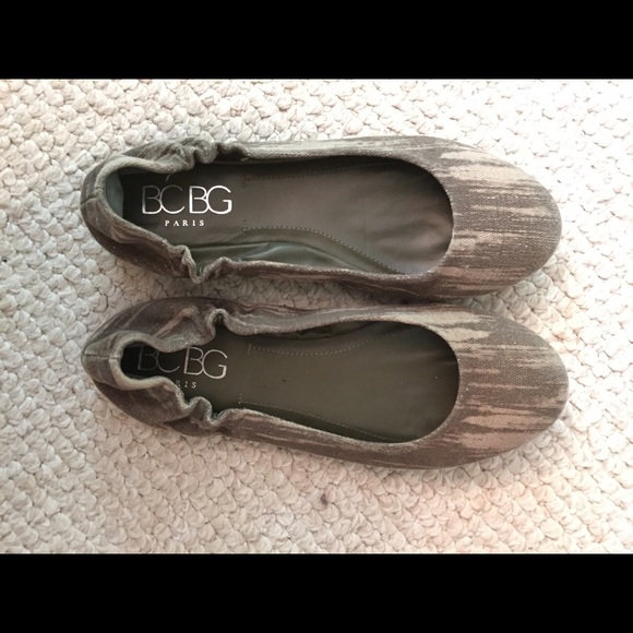 BCBG Shoes - BCBG flats