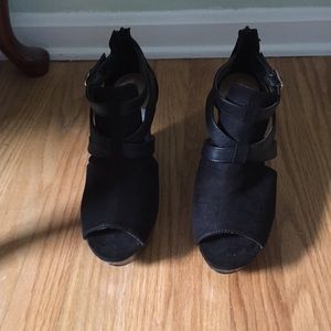 Black wedge heel shoes