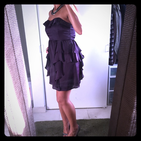 American Eagle Outfitters Dresses & Skirts - Purple strapless ruffle party dress