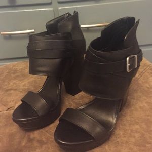 BCBG BG-Gooney sandals