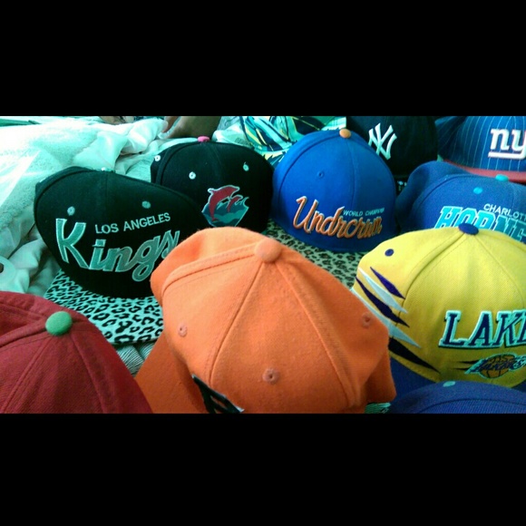 ~~~SNAPBACK LOT~~~ - Picture 3 of 4