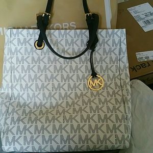 Michael Kors Jet Set Tote