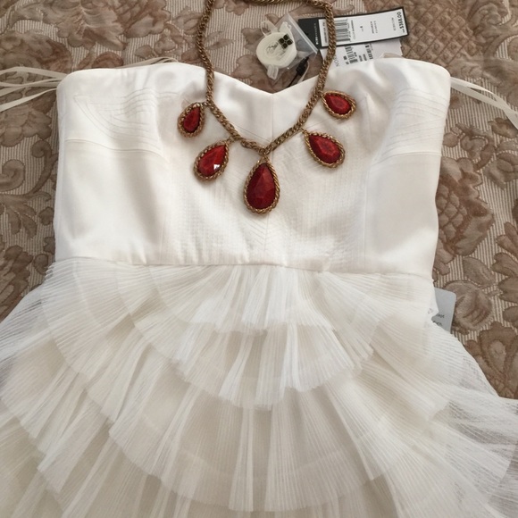 BCBGMaxAzria Dresses & Skirts - BCBG Maxazria NWT Gardenia Lace Cocktail dress