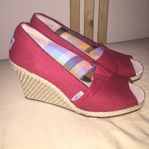 Red Tom wedges