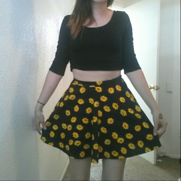 ❌SOLD❌Sunflower skater skirt - Picture 1 of 4