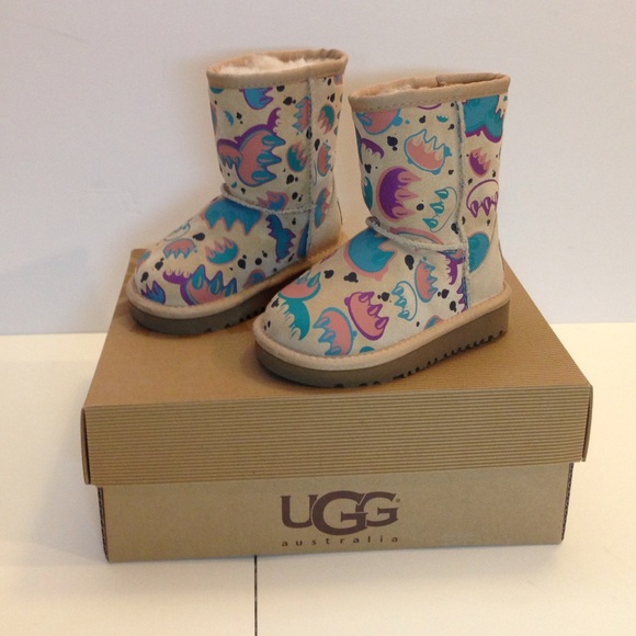 NWT Authentic Toddler UGG graffiti winter boot sz6 - Picture 1 of 4
