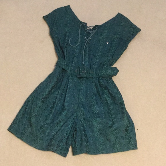Gorgeous green embroidered vintage jumper