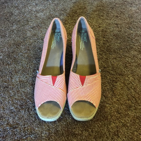 Red and white Toms wedges
