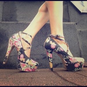 Beautiful Floral platform high heels!